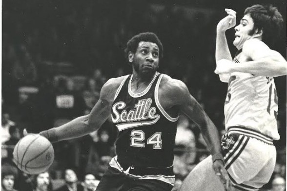 NBA awards Seattle the franchise that creates SuperSonics on December 20,  1966. 