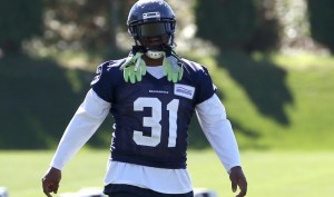 Marshawn Lynch sports Kam Chancellor's jersey at practice