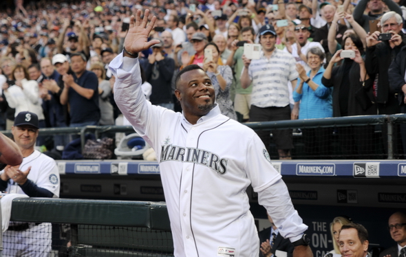 April 10, 2000: Ken Griffey Jr. becomes youngest player to hit 400